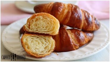 VIDEO: The EASIEST way to make CROISSANTS | NO Folds Croissant Recipe