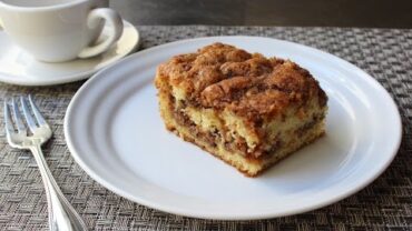 VIDEO: Pecan Sour Cream Coffee Cake Recipe – How to Make a Crumb Cake