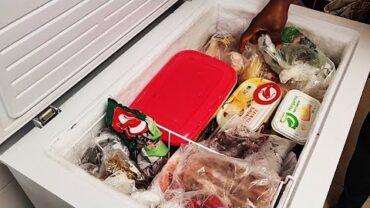 VIDEO: How Nigerians Clean Deep Freezers in 5 minutes | Flo Chinyere