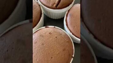 VIDEO: By far, the best keto desert I’ve ever made #keto #lavacake