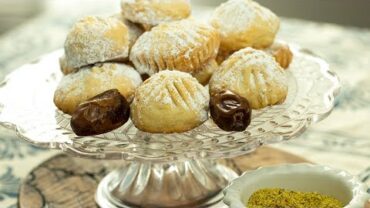 VIDEO: Date & Walnut Filled Kourambiedes: Greek/Cypriot Phoinikota