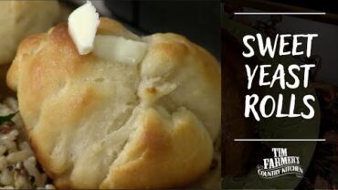 VIDEO: Simple and Sweet Yeast Rolls