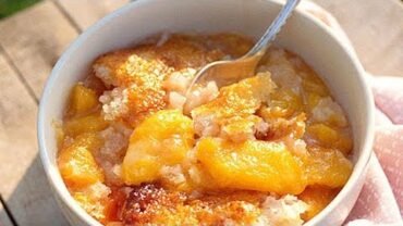 VIDEO: How To Make Easy Peach Cobbler | Southern Living