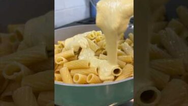 VIDEO: This creamy sweet corn pasta is life changing 😯