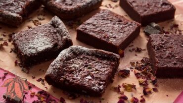 VIDEO: Vegan Beet Brownies | Valentine’s Day Dessert