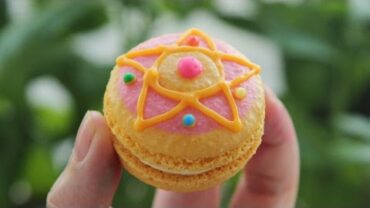 VIDEO: Sailor Moon Brooch Macaron with Cream Cheese Butter Cream : Honeykki 꿀키