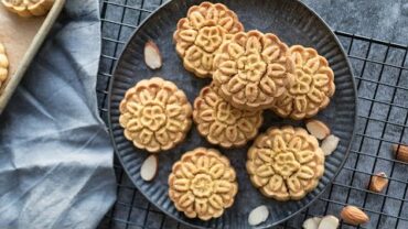 VIDEO: MACAU – CHINESE ALMOND COOKIES | VEGAN (澳門杏仁餅)