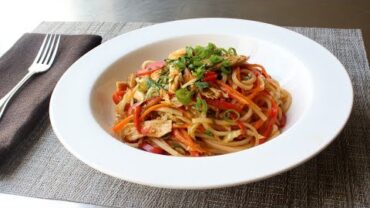 VIDEO: Spicy Chicken Noodles – Easy Asian-Inspired Chicken Noodles Recipe