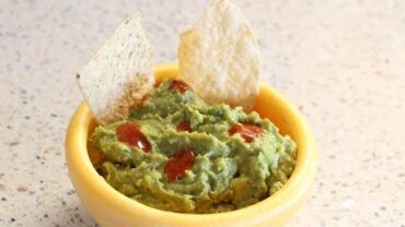 VIDEO: How to make guacamole, fresh and easy