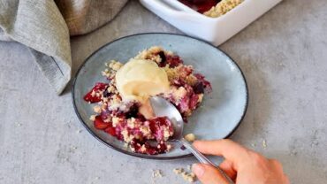 VIDEO: Plum And Apple Crumble (Crisp)