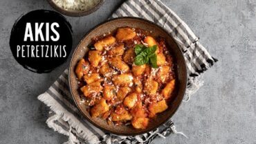 VIDEO: Homemade Gnocchi with Tomato Sauce | Akis Petretzikis