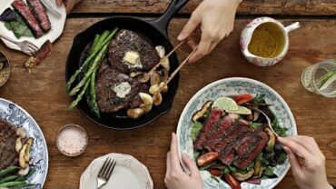 VIDEO: 집에서도 완벽하게✨스테이크 맛있게 굽는 법👩🏻‍🍳: The Perfect Steak [아내의 식탁]