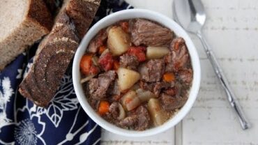 VIDEO: Slow Cooker Beef Stew – Easy Weeknight Dinners – Weelicious