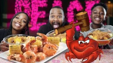 VIDEO: SEAFOOD BOIL MUKBANG | WITH BLOVES SAUCE (VEGAN)