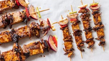 VIDEO: VEGAN TOFU SKEWERS | EASY BBQ KEBABS