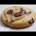 VIDEO: GOOEY Chocolate Chip Cookies | Bakery Style |COOKIE DOUGH CENTER & Crispy Outside!