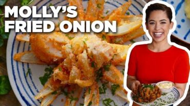 VIDEO: Molly Yeh’s Parmesan Fried Onion Blossom | Girl Meets Farm | Food Network