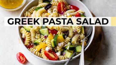 VIDEO: GREEK PASTA SALAD | easy, healthy recipe