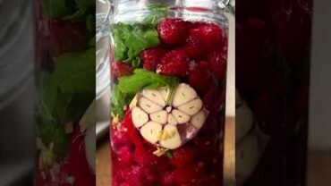 VIDEO: RASPBERRY HOT SAUCE #shorts