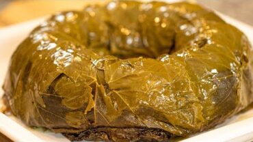 VIDEO: The Perfect Appetizer: A Ring of Stuffed Grapeleaves  Exohiko from  Thessaloniki