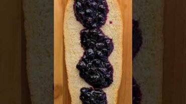 VIDEO: Elevate your brunch game with this Baked Blueberry Brie Bread! #shorts