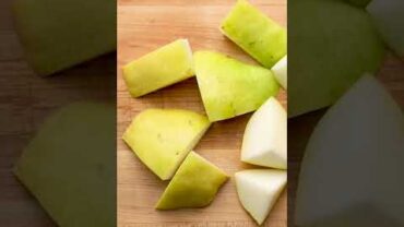 VIDEO: Pear Smoothie #shorts